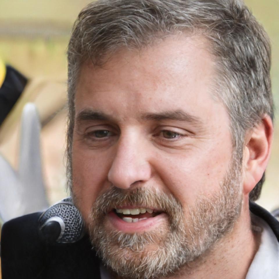 Ritratto di Alessandro Meridiani, docente di narrativa contemporanea